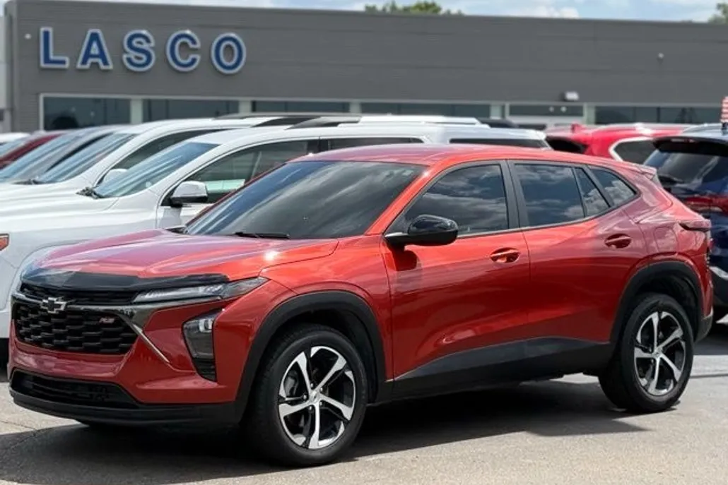 2024 Chevrolet Trax photo 1