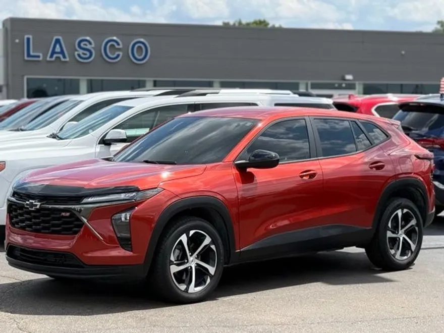 2024 Chevrolet Trax photo 1