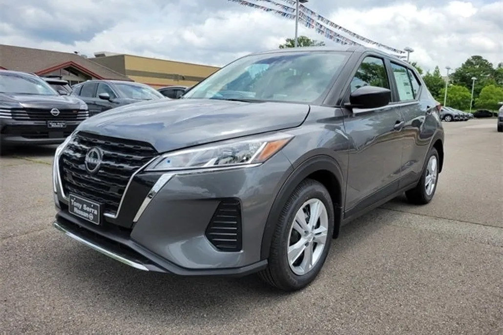 2025 Nissan Kicks Play S photo 1