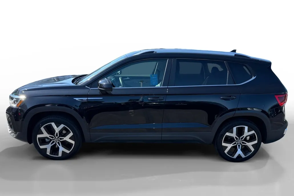2022 Volkswagen Taos SEL photo 1