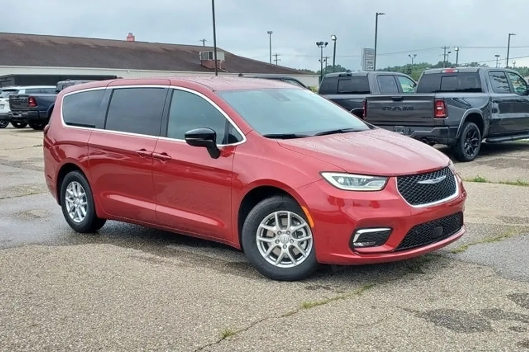 2026 Chrysler Pacifica photo 1