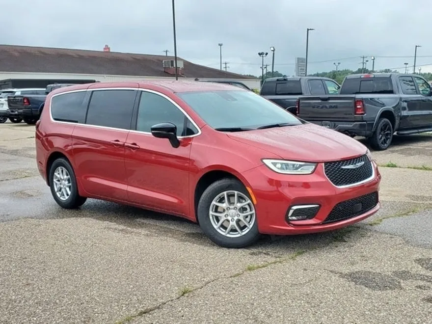 2026 Chrysler Pacifica photo 1