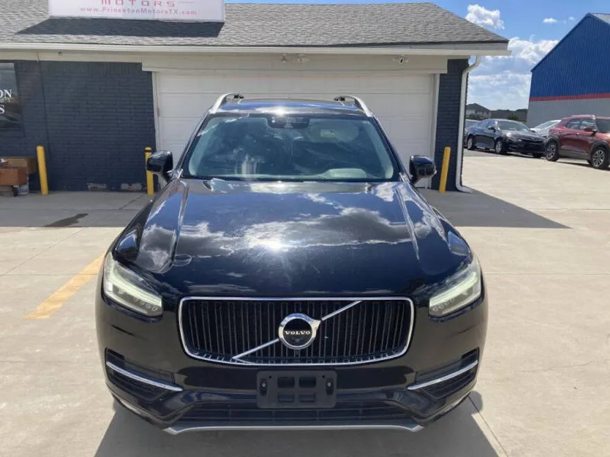 2017 Volvo XC90 T6 Momentum photo 1