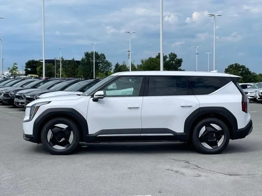 2026 Kia EV9 Light Long Range photo 1