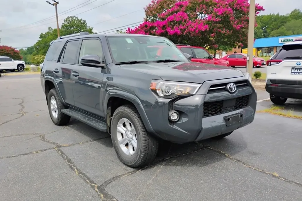 2024 Toyota 4Runner SR5 4WD photo 1
