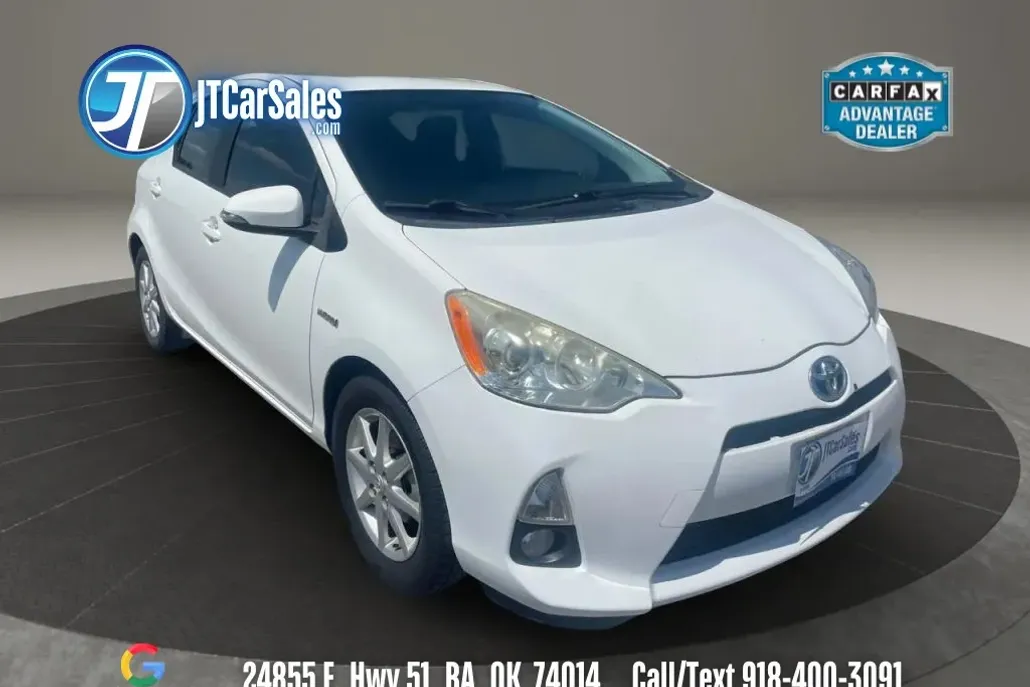 2013 Toyota Prius C Four photo 1