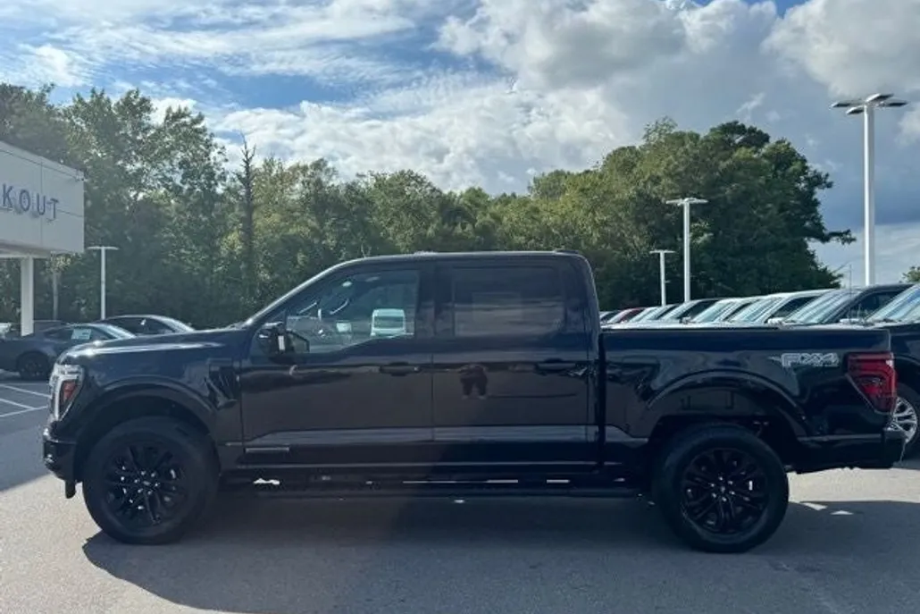 2025 Ford F-150 Lariat photo 1