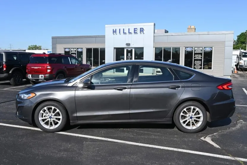2020 Ford Fusion SE photo 1