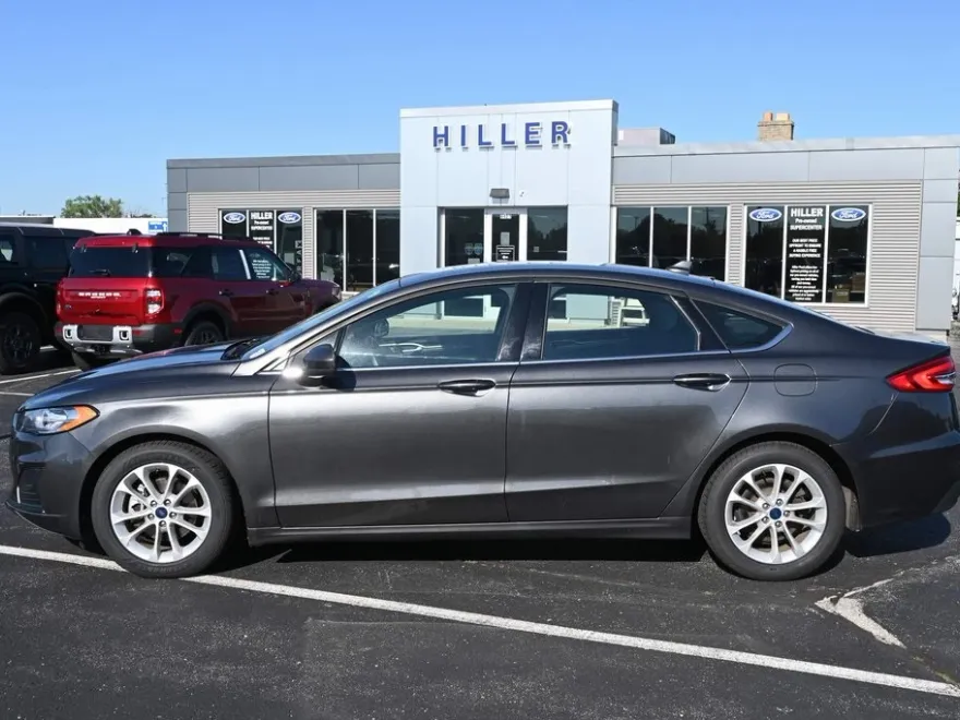2020 Ford Fusion SE photo 1