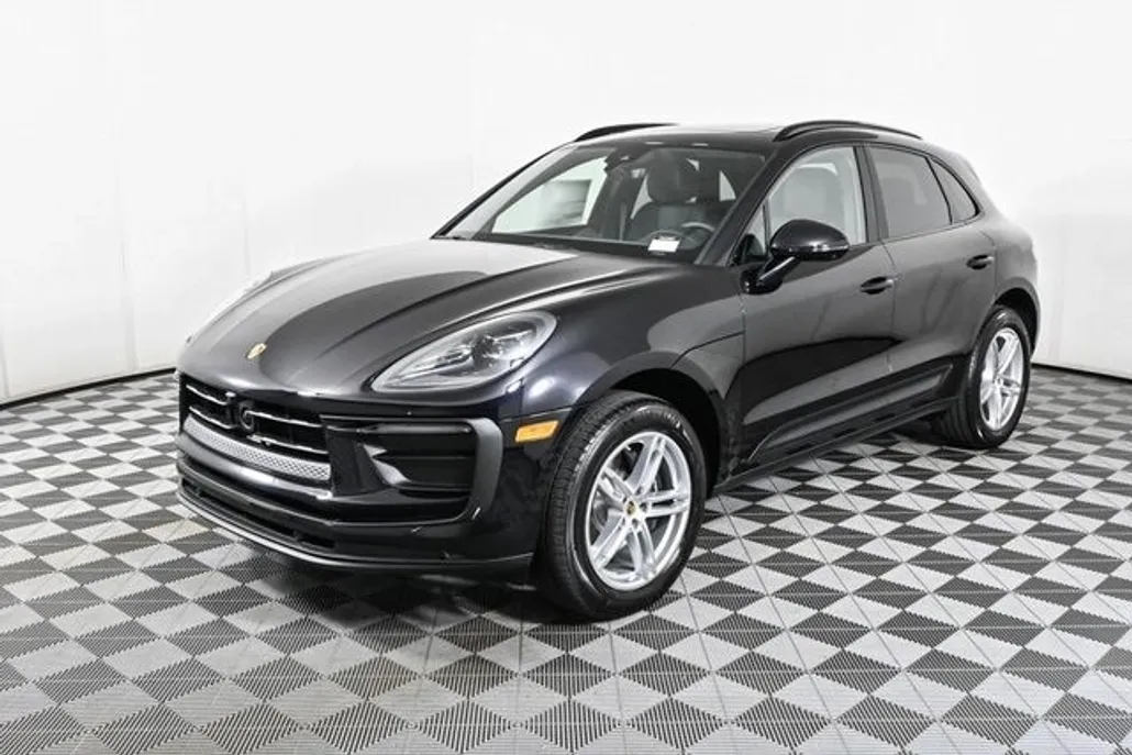 2025 Porsche Macan T photo 1