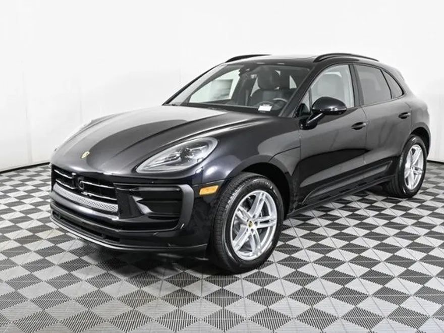 2025 Porsche Macan T photo 1