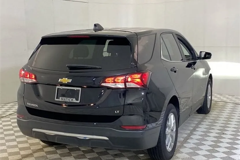 2022 Chevrolet Equinox LT photo 1