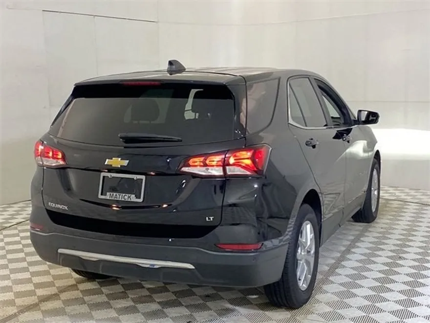 2022 Chevrolet Equinox LT photo 1