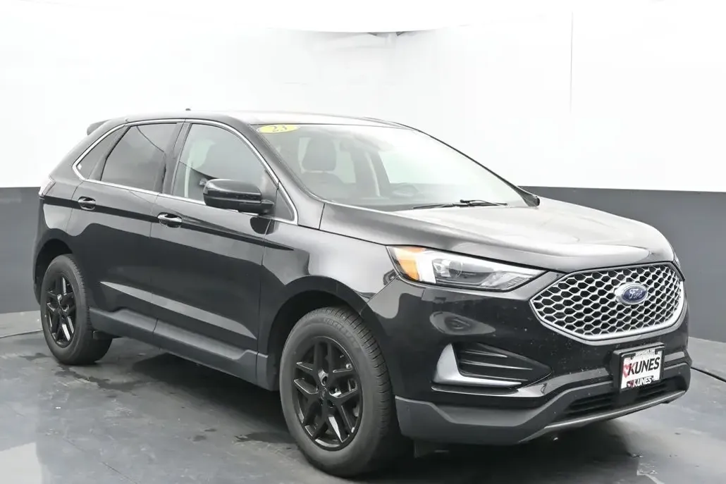 2023 Ford Edge SEL photo 1