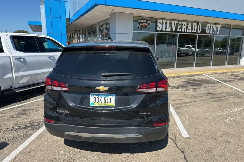 2023 Chevrolet Equinox LT photo 1