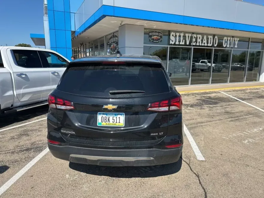 2023 Chevrolet Equinox LT photo 1