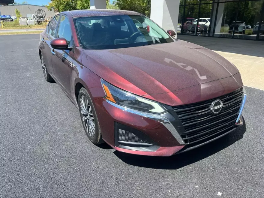 2023 Nissan Altima 2.5 SV photo 1