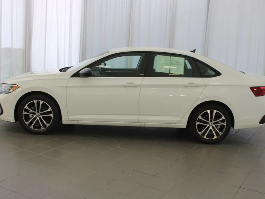 2024 Volkswagen Jetta Sport photo 1