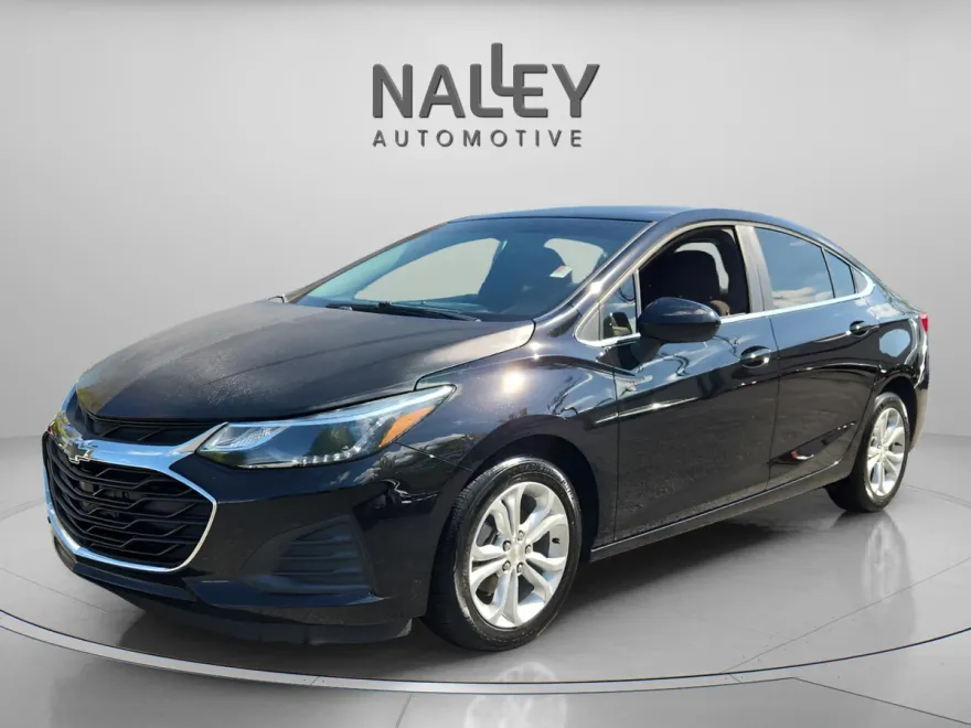 2019 Chevrolet Cruze LT photo 1