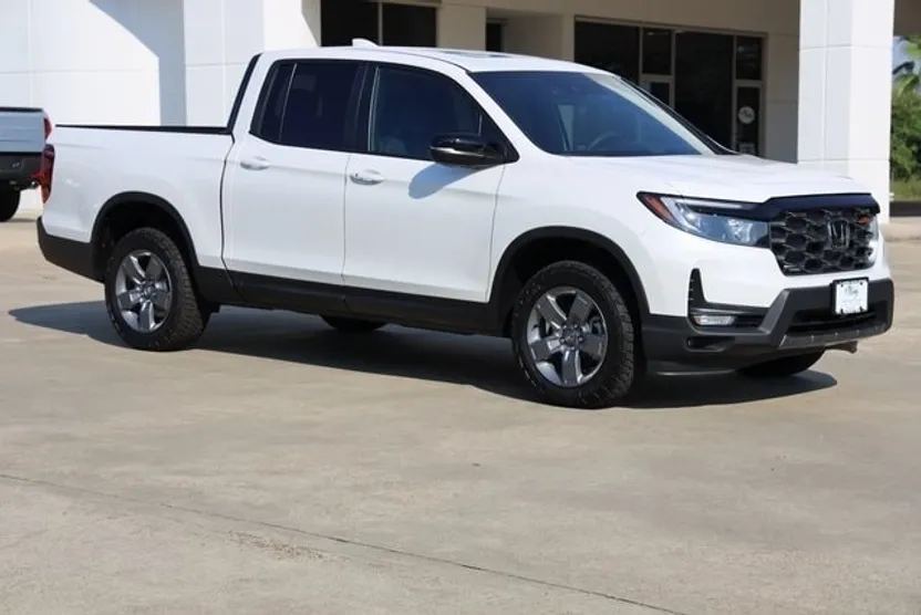 2025 Honda Ridgeline TrailSport photo 1