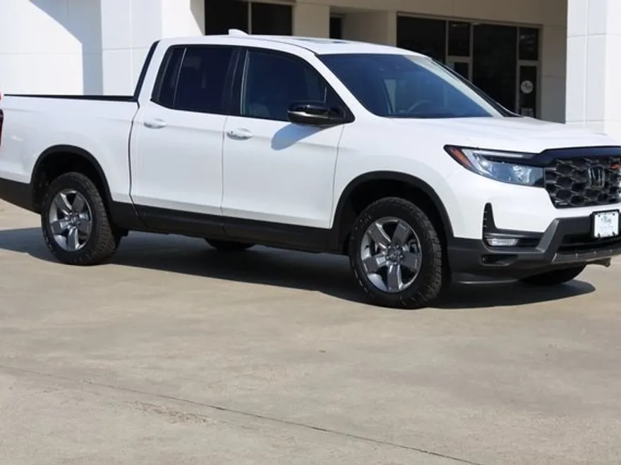 2025 Honda Ridgeline TrailSport photo 1