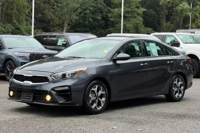 2021 Kia Forte LXS photo 1