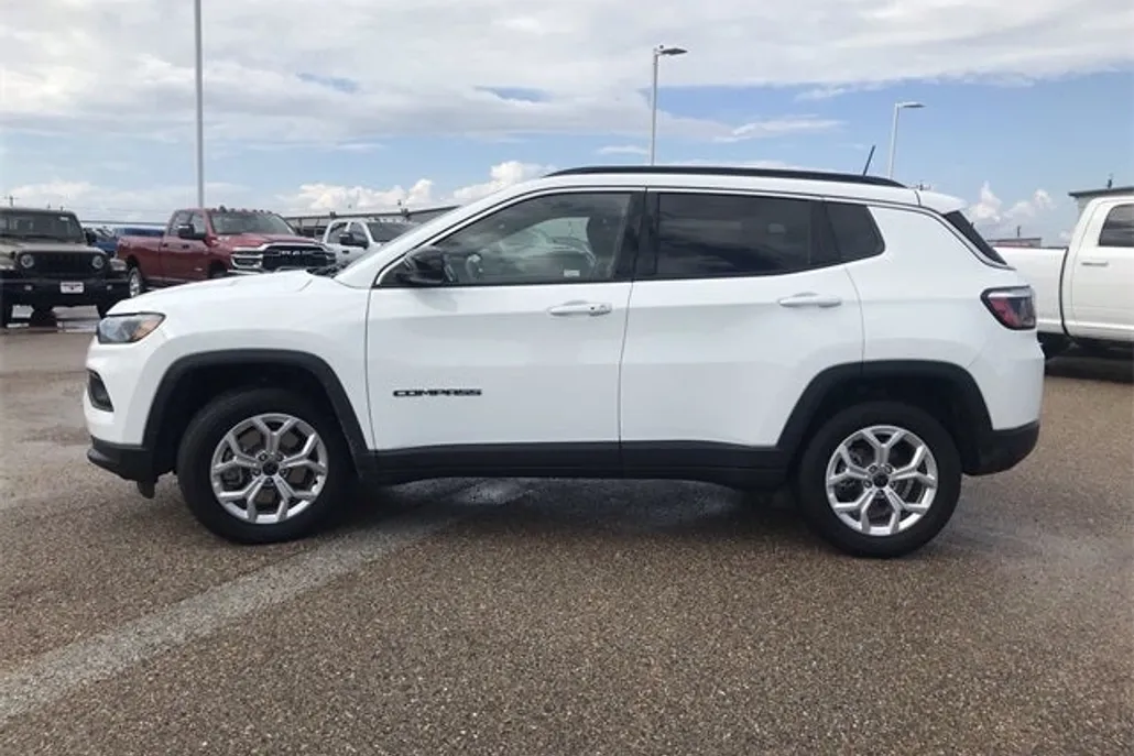 2025 Jeep Compass Latitude photo 1