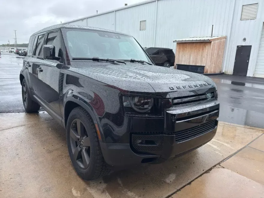 2024 Land Rover Defender 110 SE photo 1