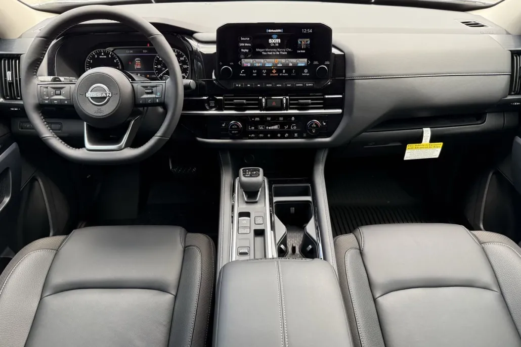2025 Nissan Pathfinder SL photo 1
