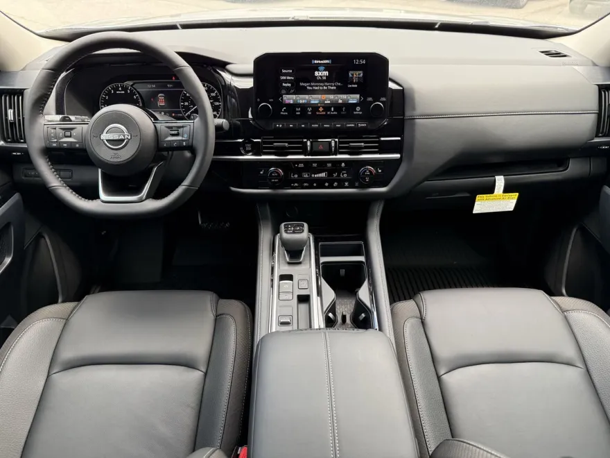 2025 Nissan Pathfinder SL photo 1