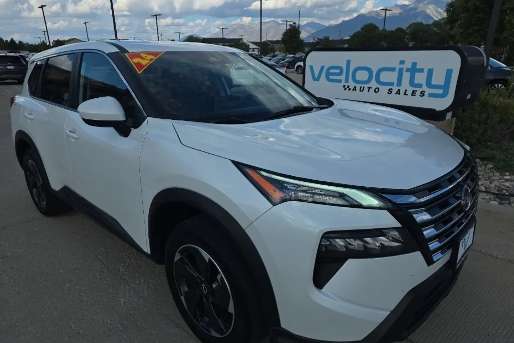 2024 Nissan Rogue SV photo 1