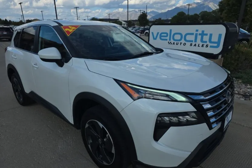 2024 Nissan Rogue SV photo 1