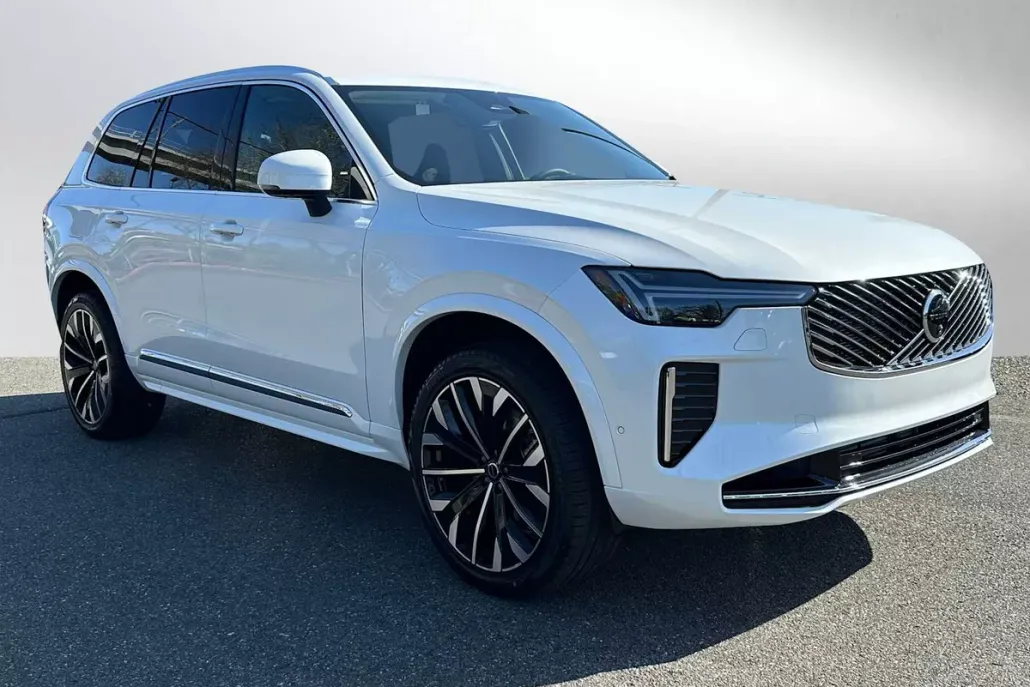 2025 Volvo XC90 T8 Plus photo 1