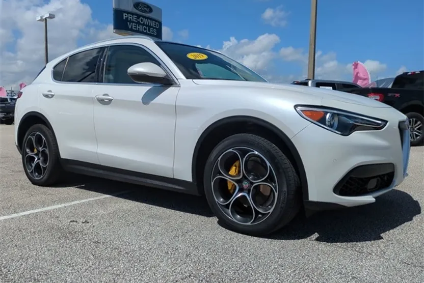 2019 Alfa Romeo Stelvio Ti photo 1