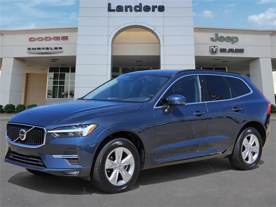 2022 Volvo XC60 B5 Momentum photo 1