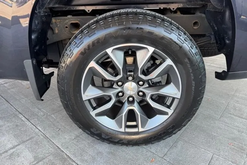 2022 Chevrolet Silverado 1500 LT photo 1