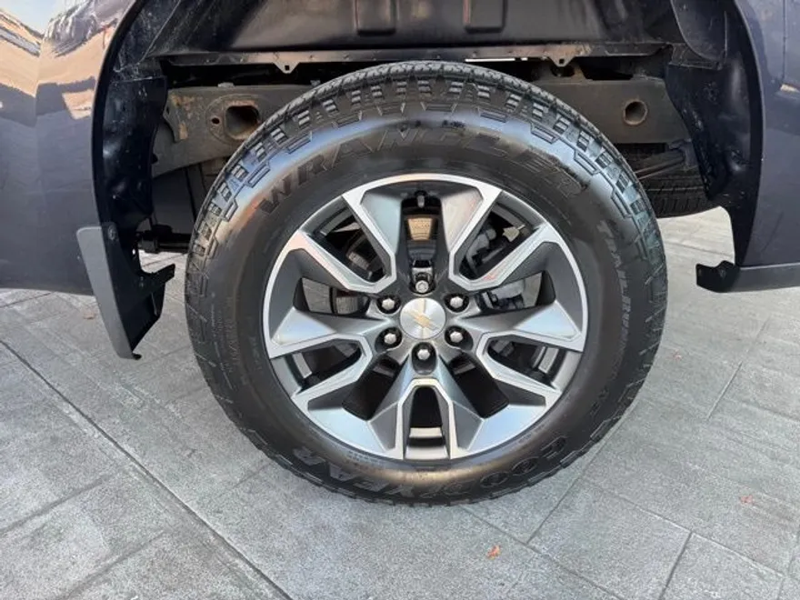 2022 Chevrolet Silverado 1500 LT photo 1