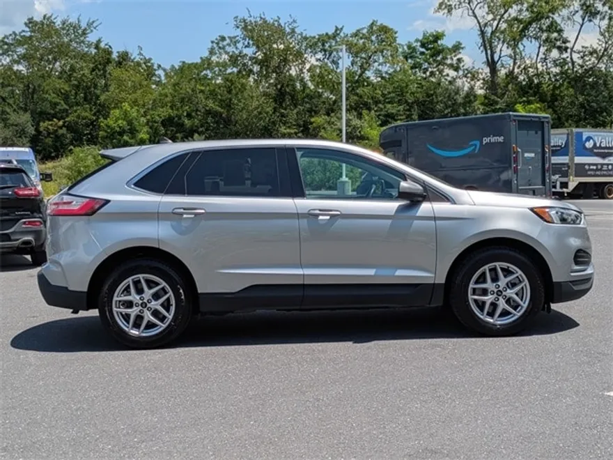 2023 Ford Edge SEL photo 1