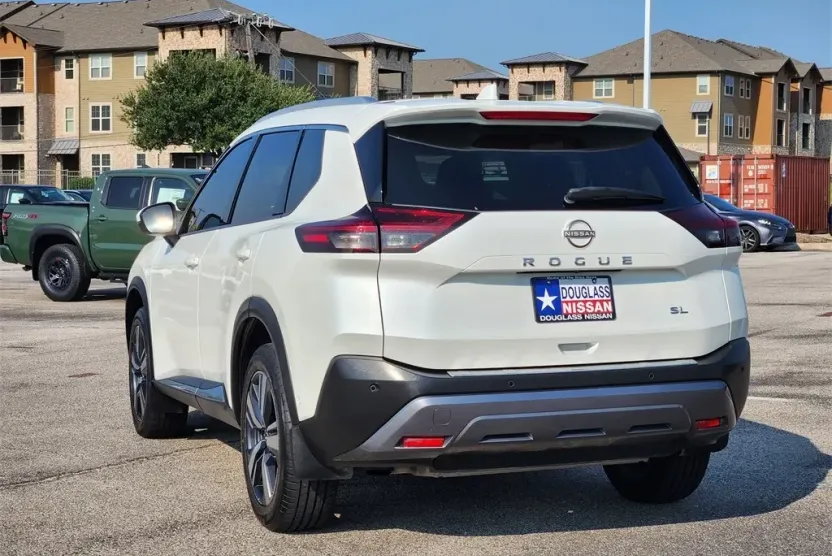 2023 Nissan Rogue SL photo 1