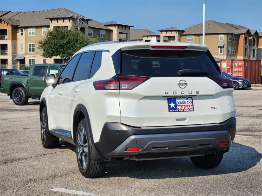 2023 Nissan Rogue SL photo 1