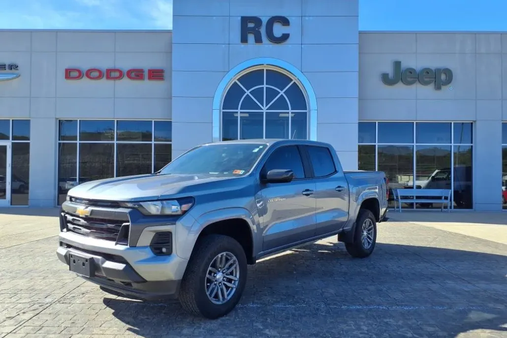 2023 Chevrolet Colorado LT photo 1