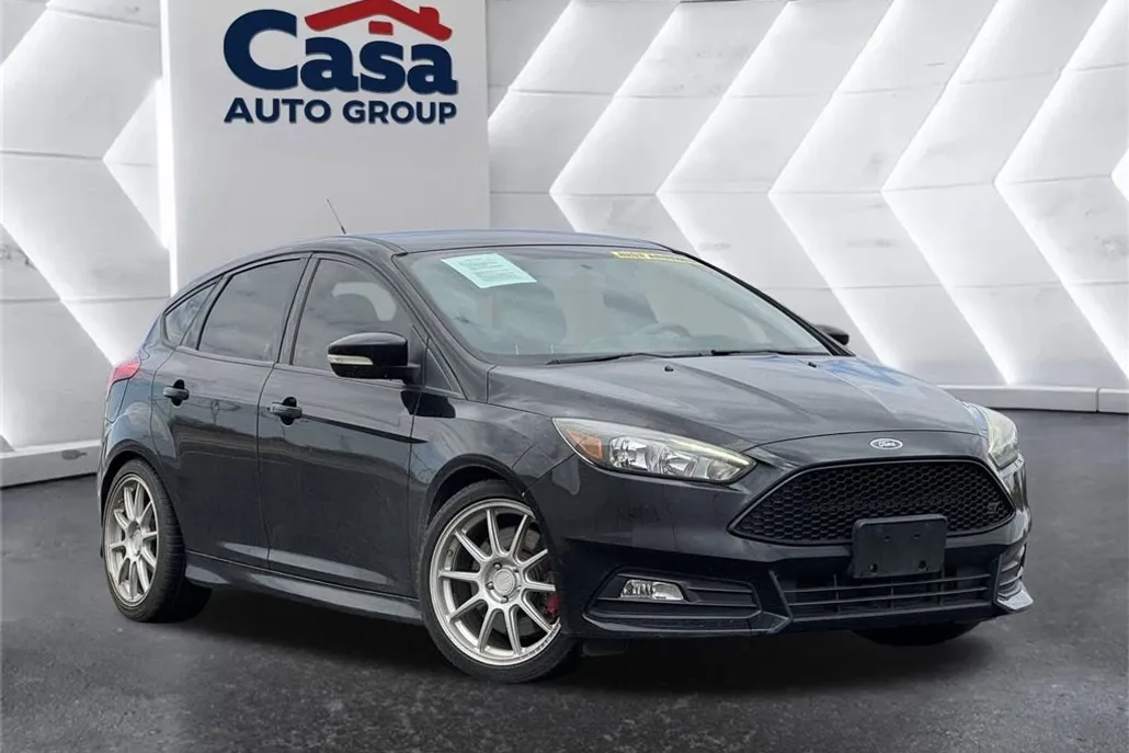 2017 Ford Focus ST photo 1