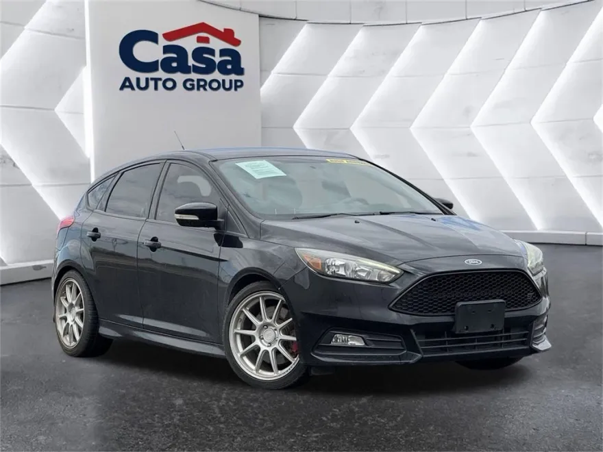 2017 Ford Focus ST photo 1