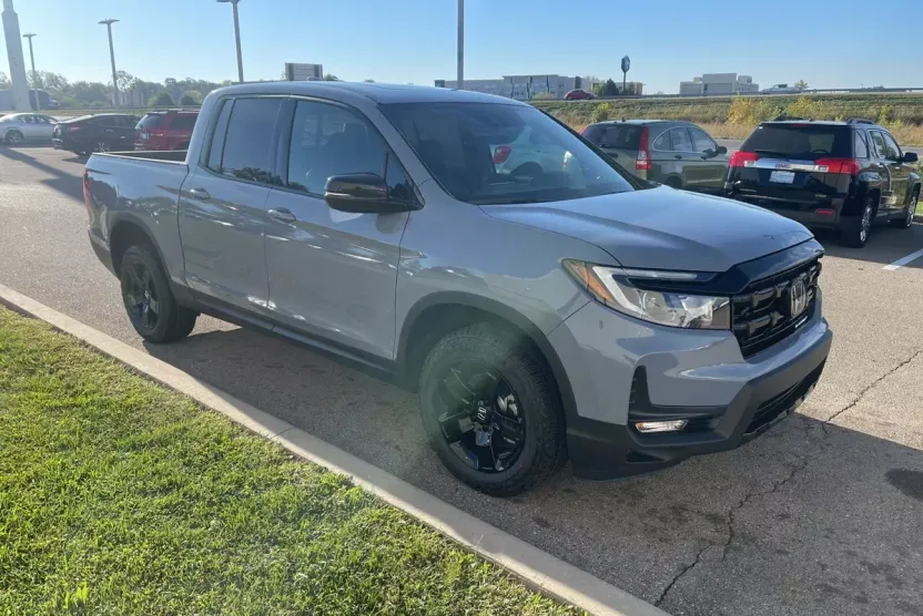 2026 Honda Ridgeline Black Edition photo 1