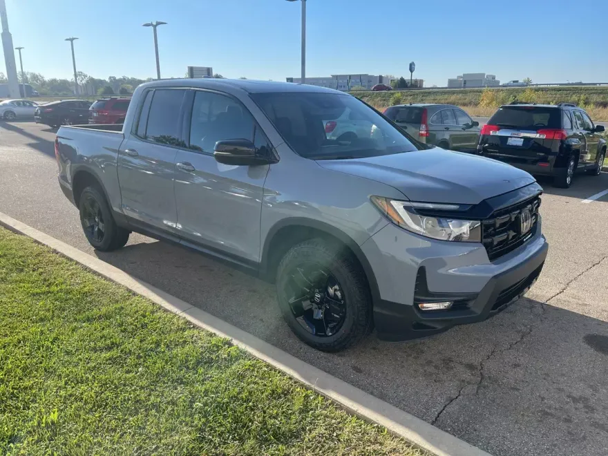 2026 Honda Ridgeline Black Edition photo 1