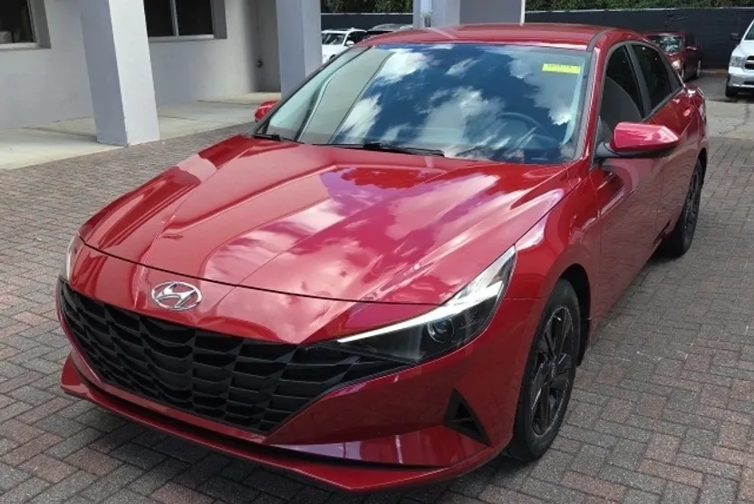 2023 Hyundai Elantra SEL photo 1