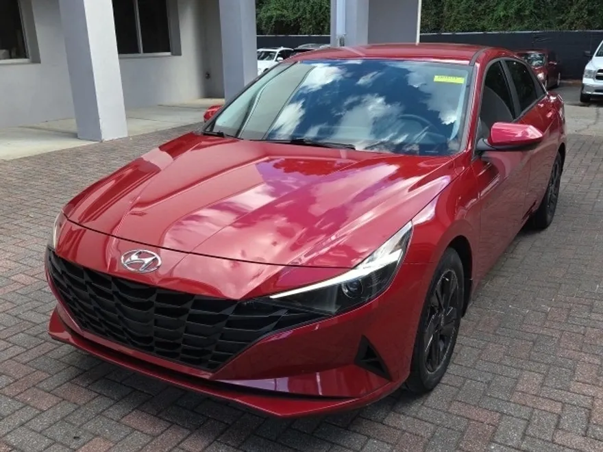 2023 Hyundai Elantra SEL photo 1