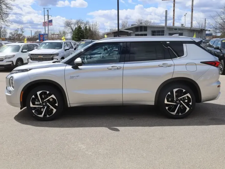 2025 Mitsubishi Outlander PHEV SE photo 5
