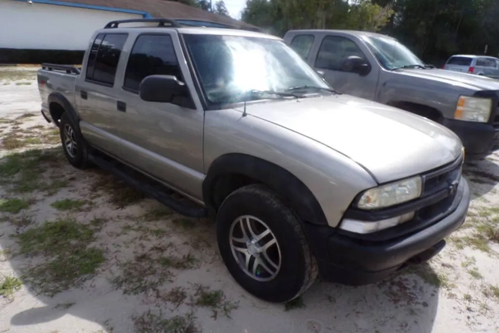 2004 Chevrolet S-10 Pickup photo 1