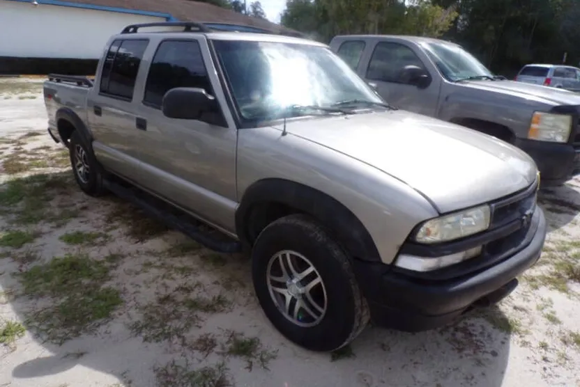 2004 Chevrolet S-10 Pickup photo 1